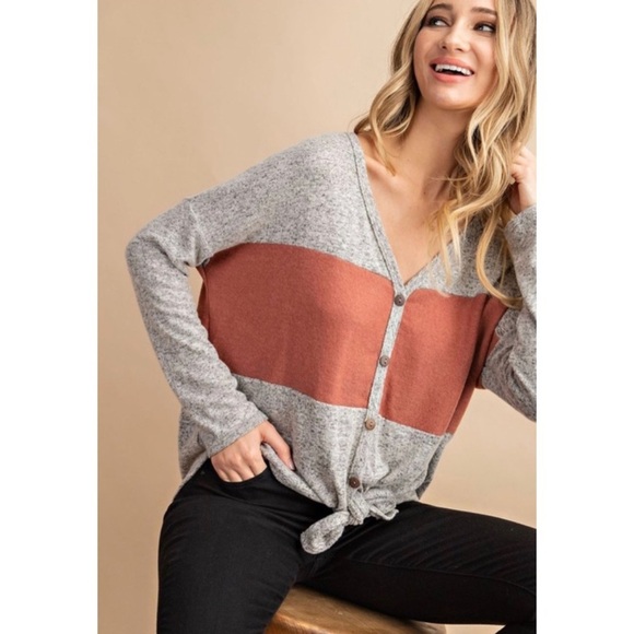 NEW! Color Block Knit Top! - Picture 3 of 5